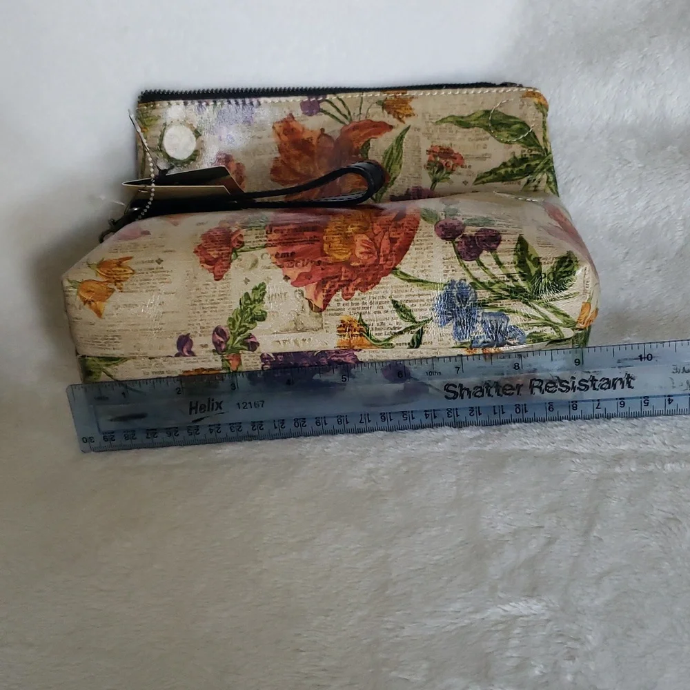 Patricia Nash Foldover Floral Leather Wristlet NWT.‎